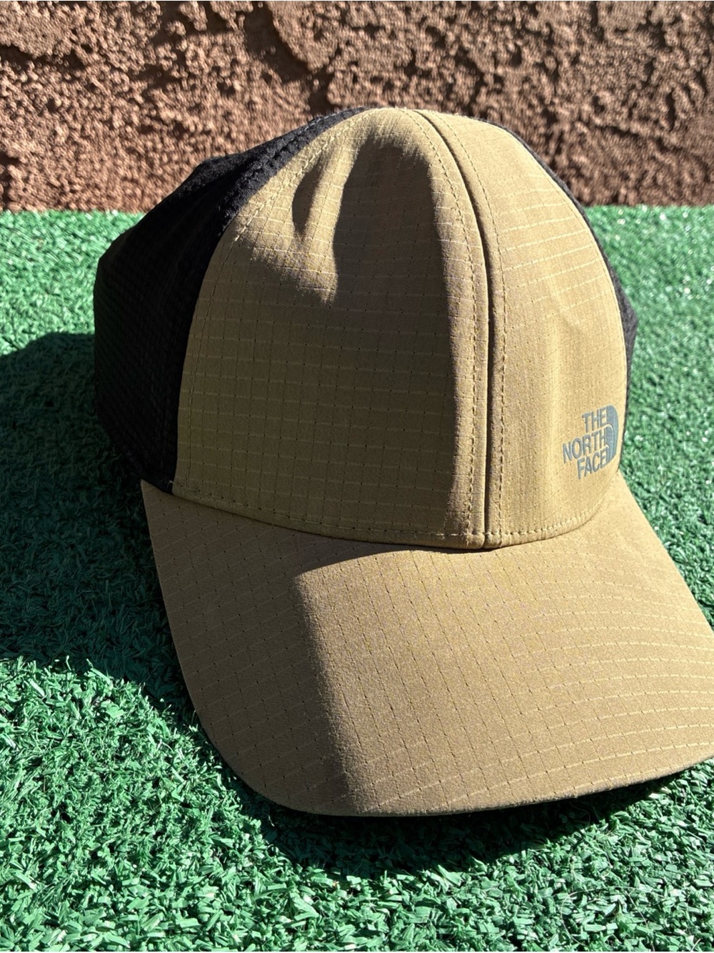 The North Face Men's Tan and Black Trucker Snap back Cap OS - Picture 2 of 7